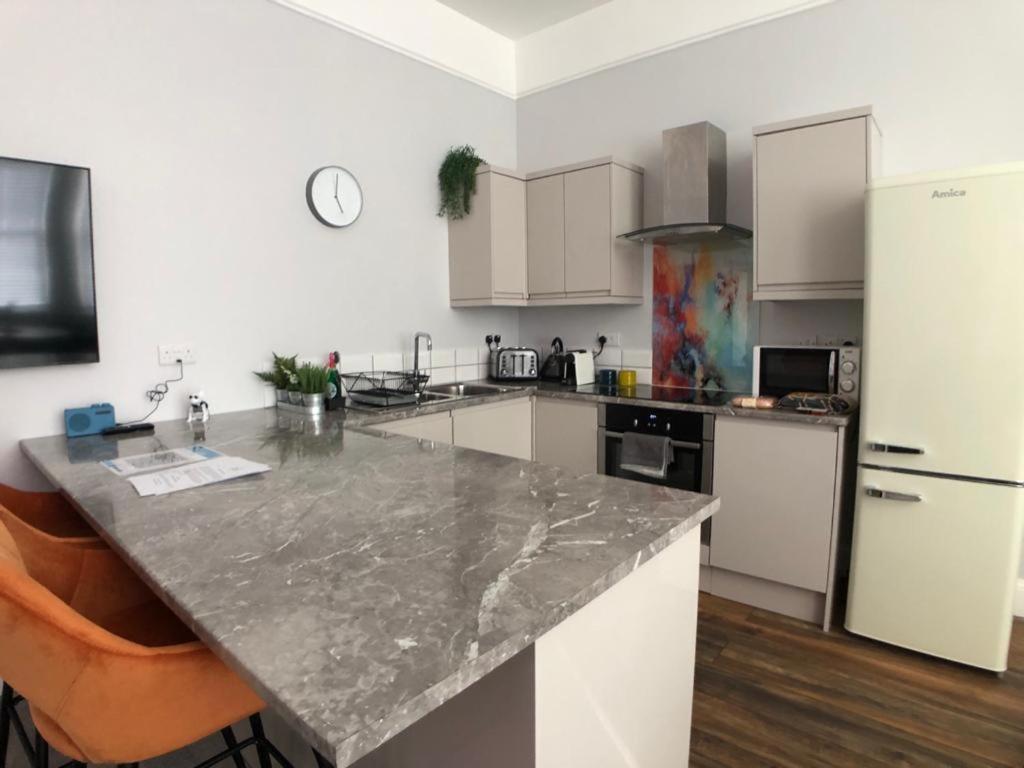 5 Spa Court, Boutique Holiday Apartment In Torquay Торки Екстериор снимка